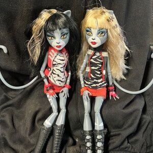 Vintage Monster High OG1 Werecat Twins, Meowlody and Purrephone. Released 2012